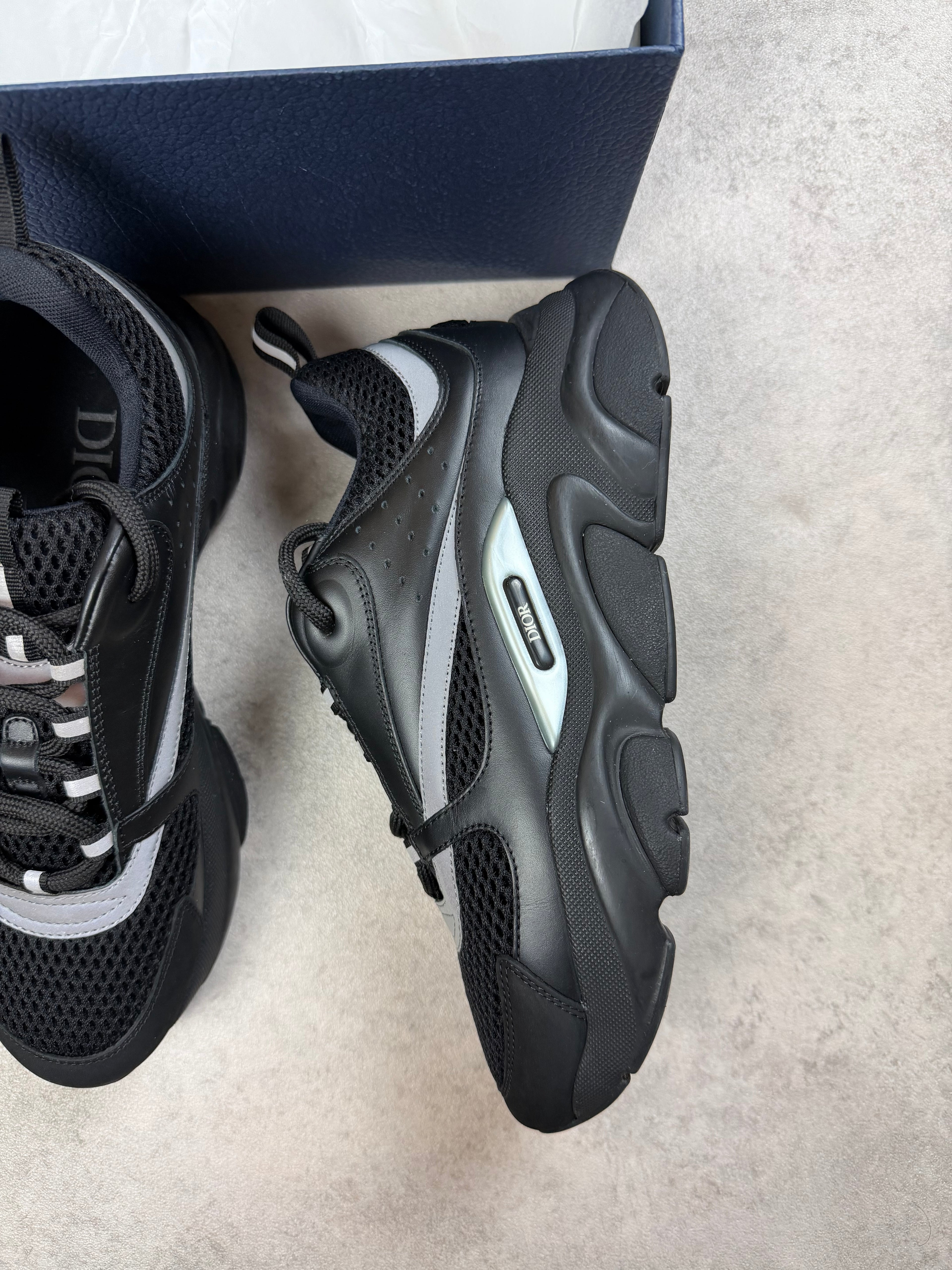 DIOR B22 - TRIPLE BLACK - UK6