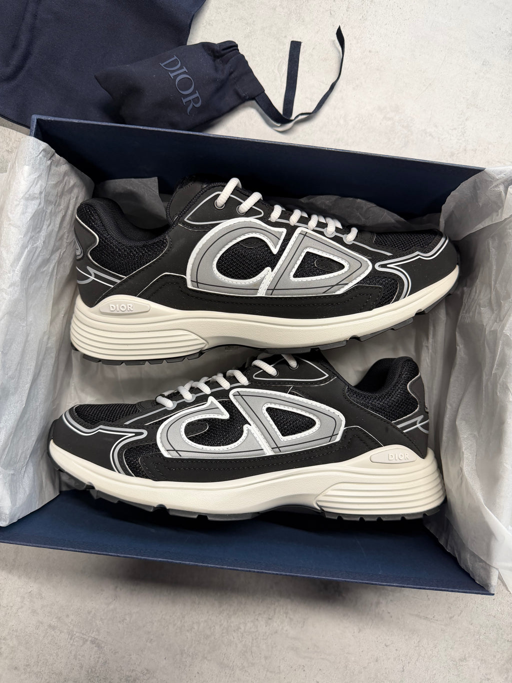 DIOR B30 - BLACK/WHITE - UK7