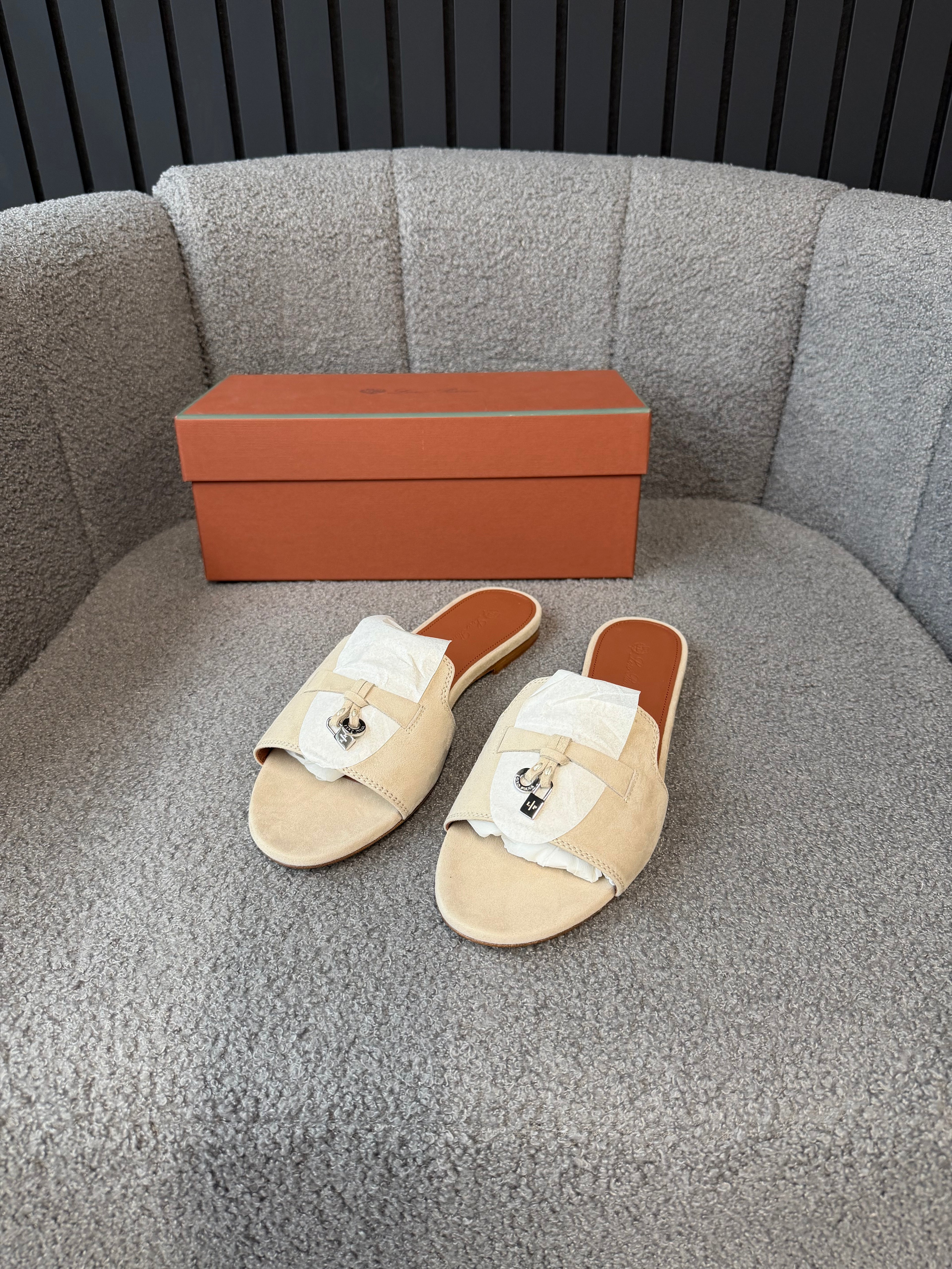 LORO PIANA - SUMMER CHARM - UK5.5