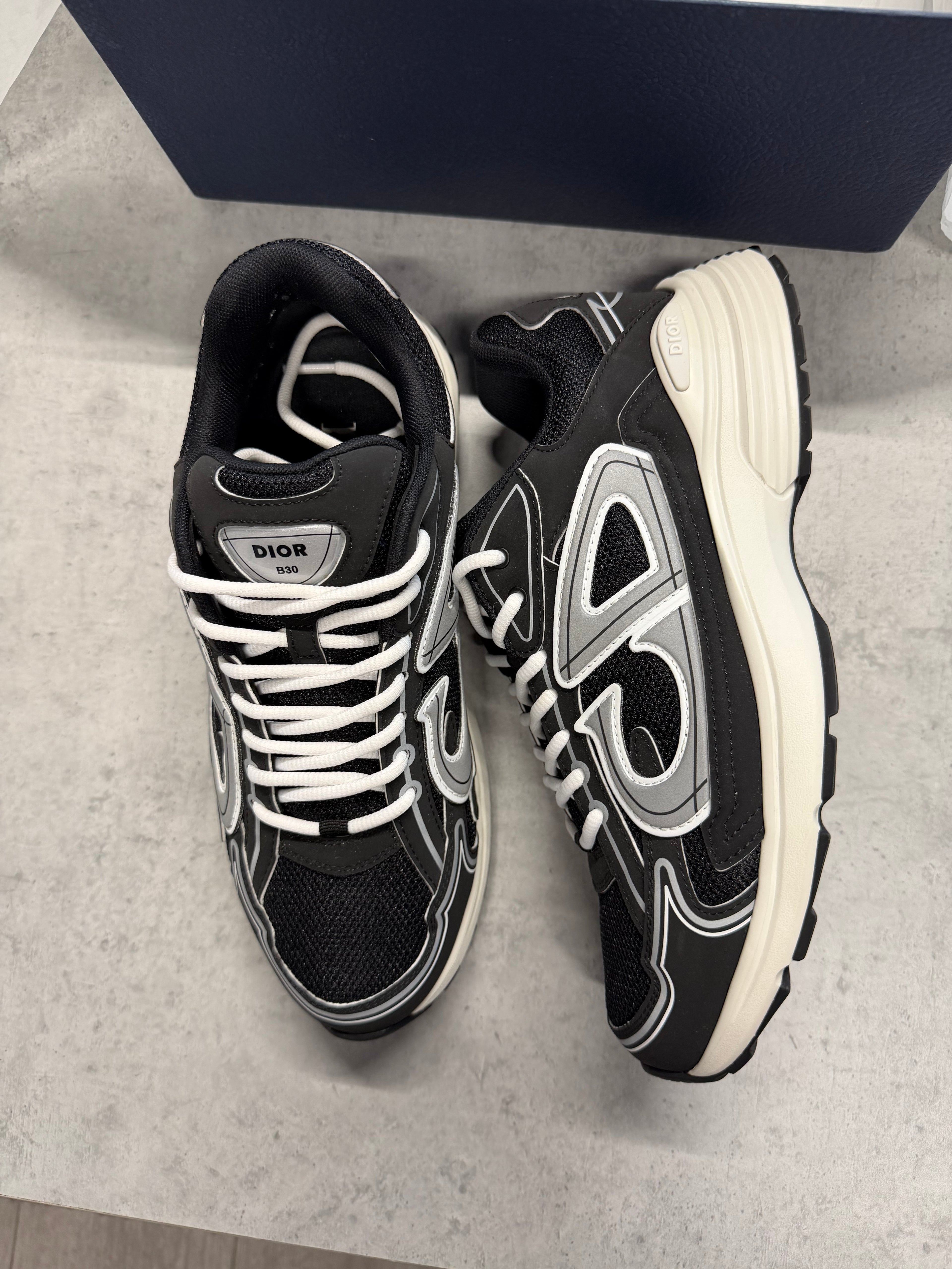 DIOR B30 - BLACK/WHITE - UK7