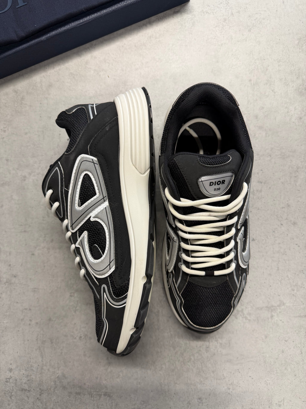 DIOR B30 - BLACK/WHITE - UK7