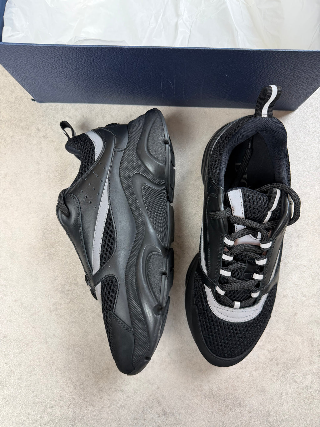 DIOR B22 - TRIPLE BLACK - UK6