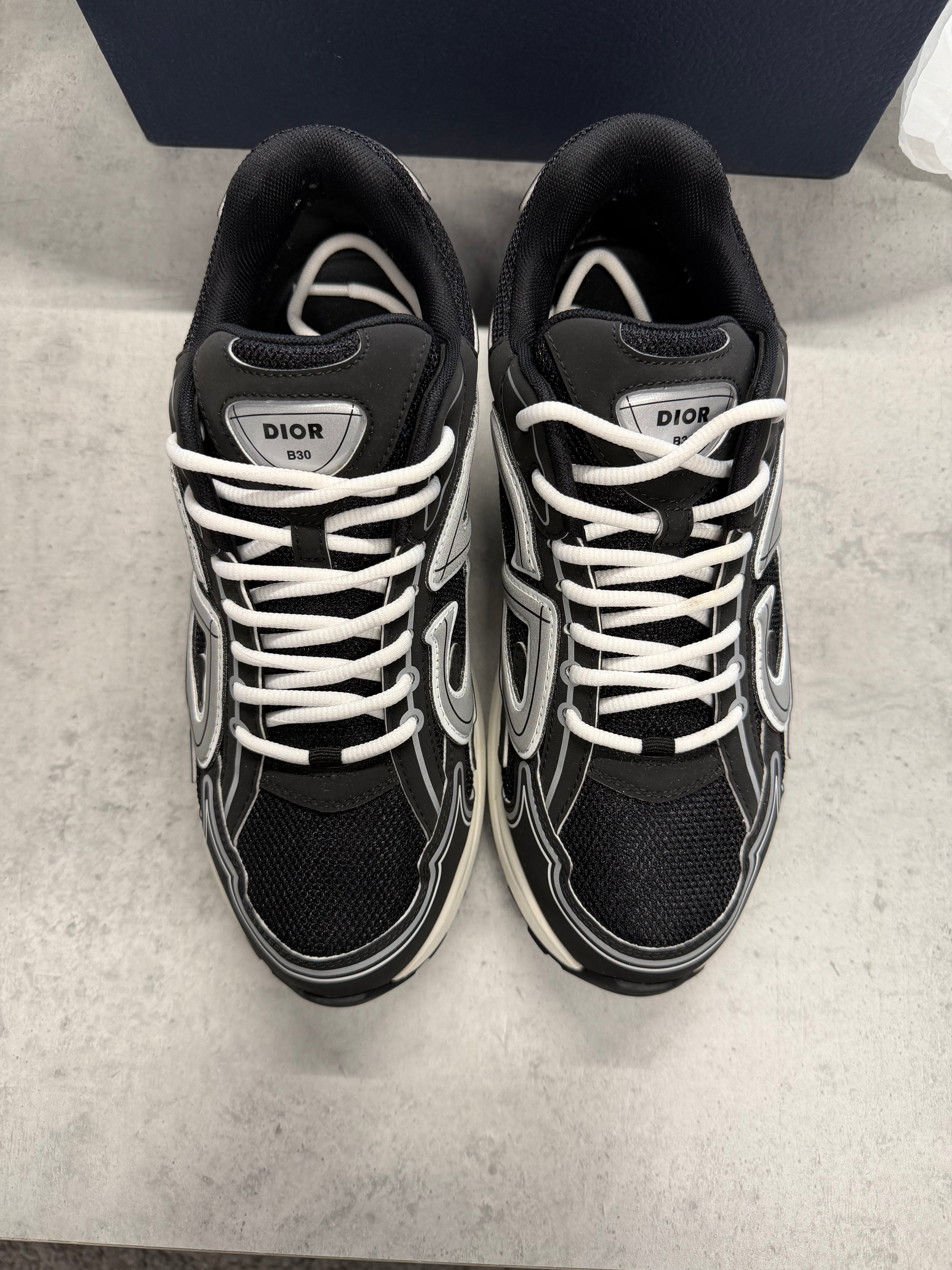 DIOR B30 - BLACK/WHITE - UK7