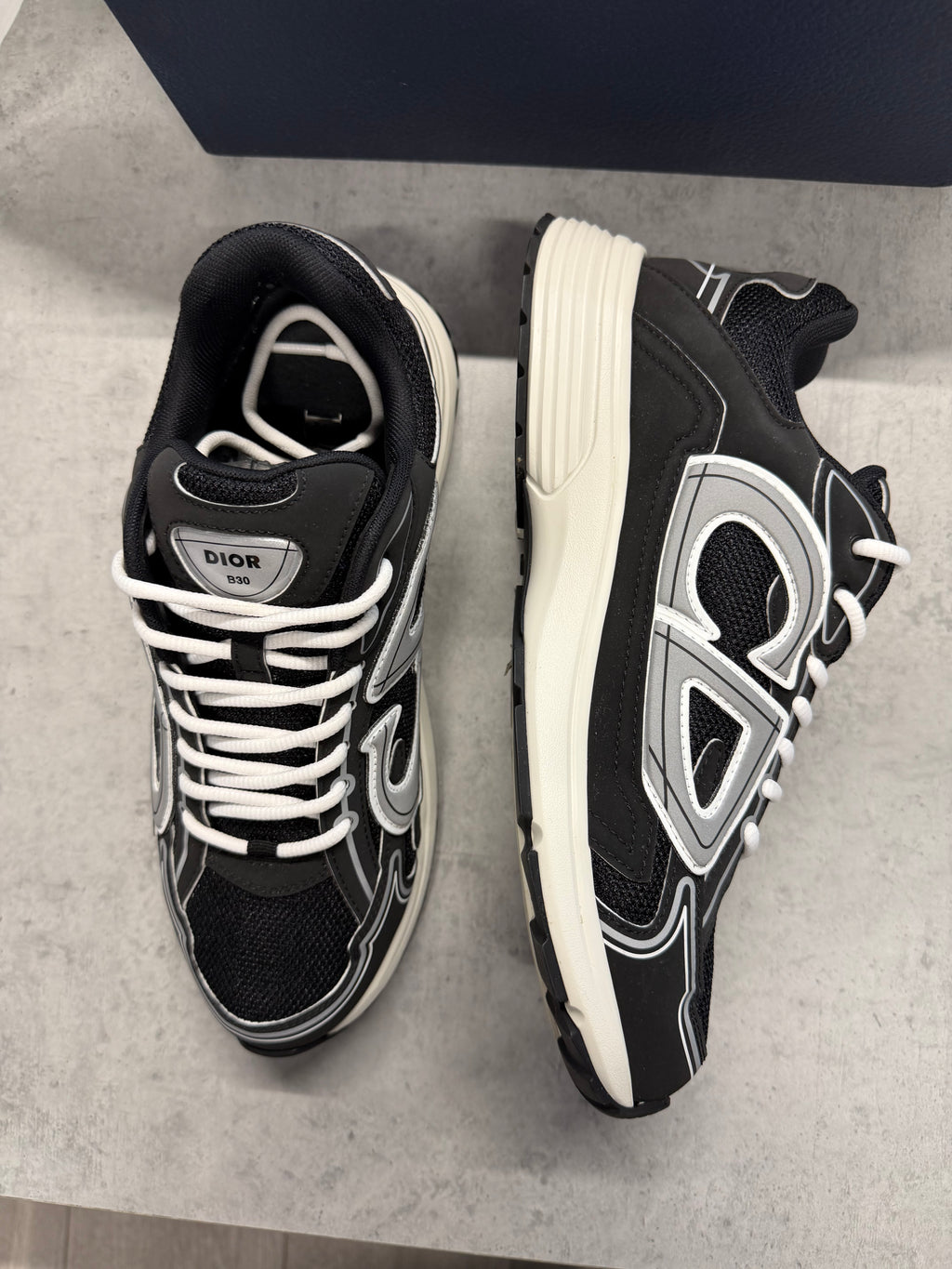 DIOR B30 - BLACK/WHITE - UK7