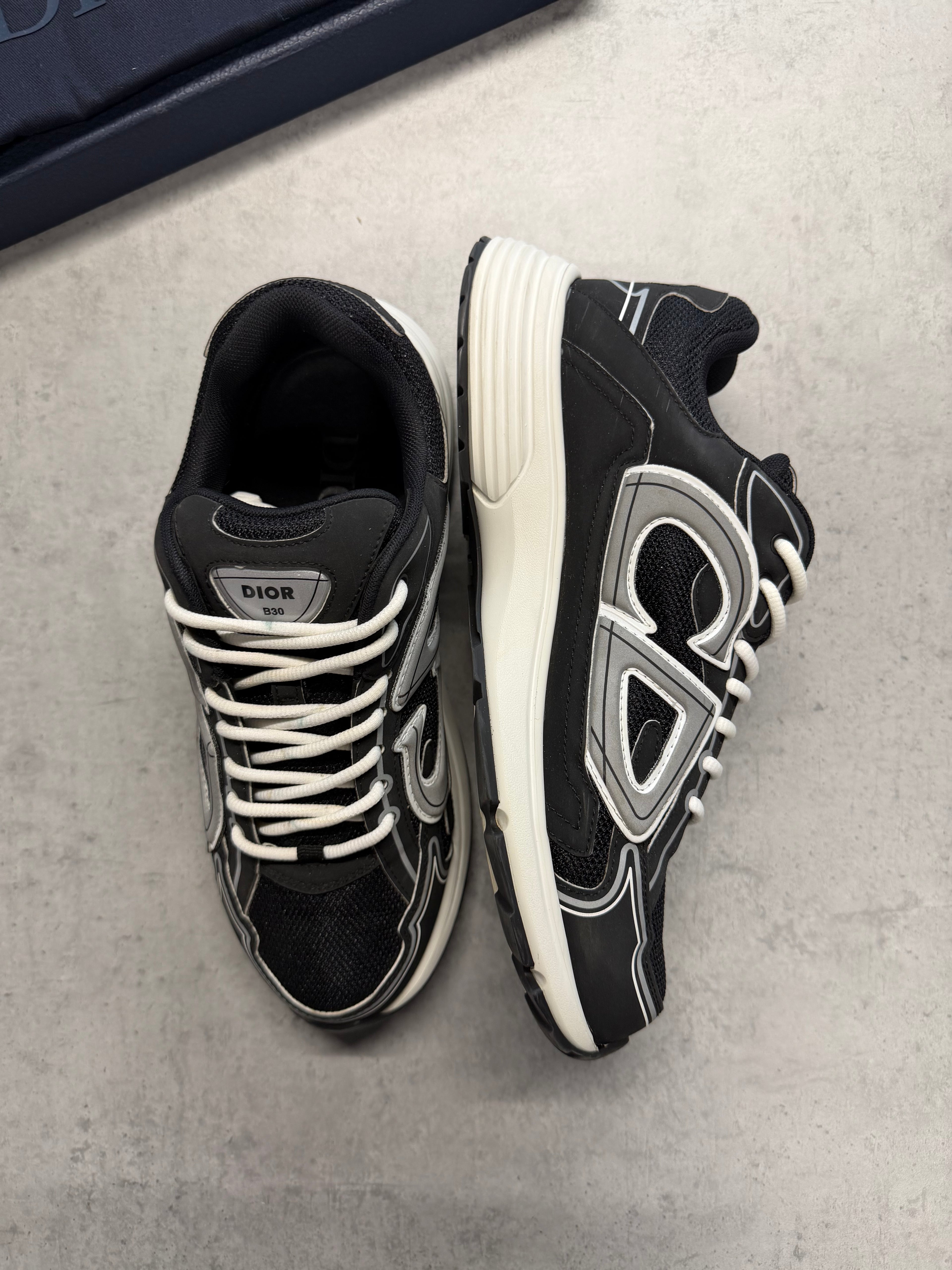 DIOR B30 - BLACK/WHITE - UK7