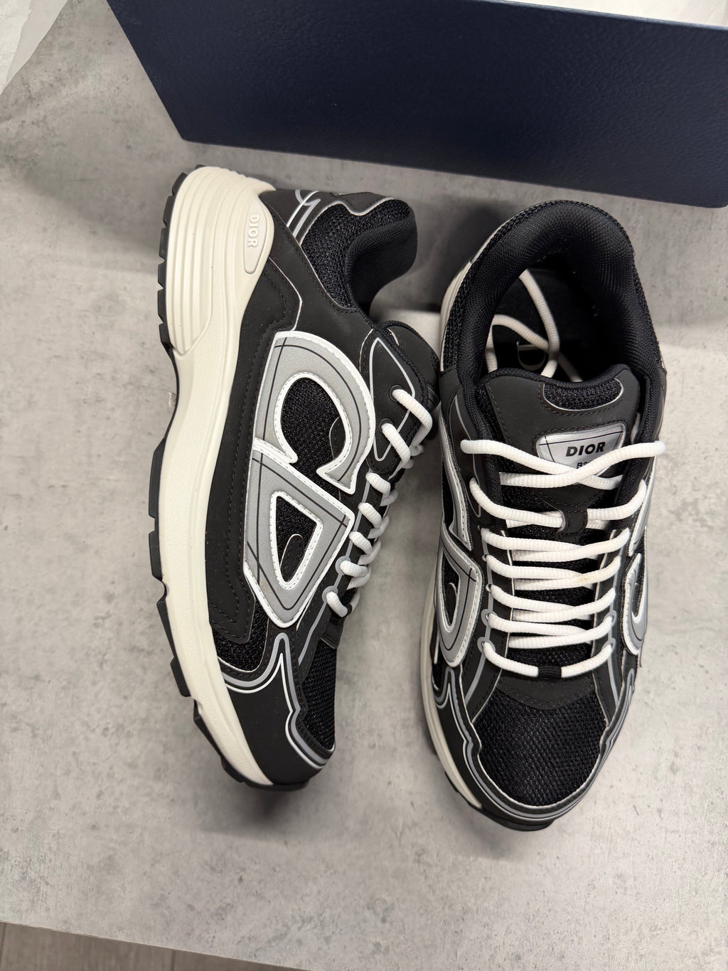 DIOR B30 - BLACK/WHITE - UK7