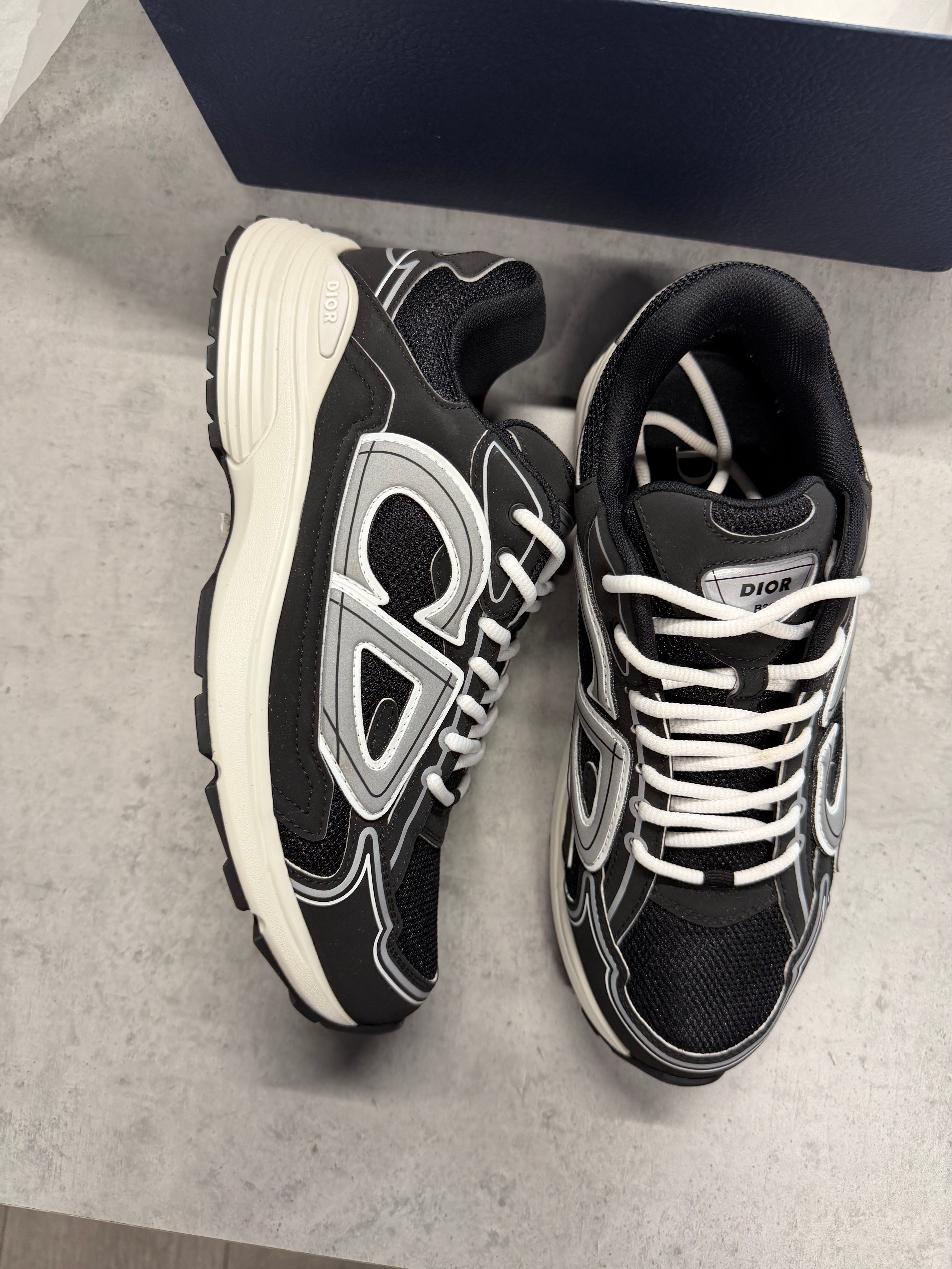 DIOR B30 - BLACK/WHITE - UK7