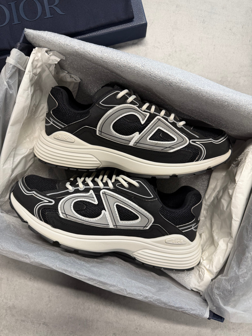 DIOR B30 - BLACK/WHITE - UK7