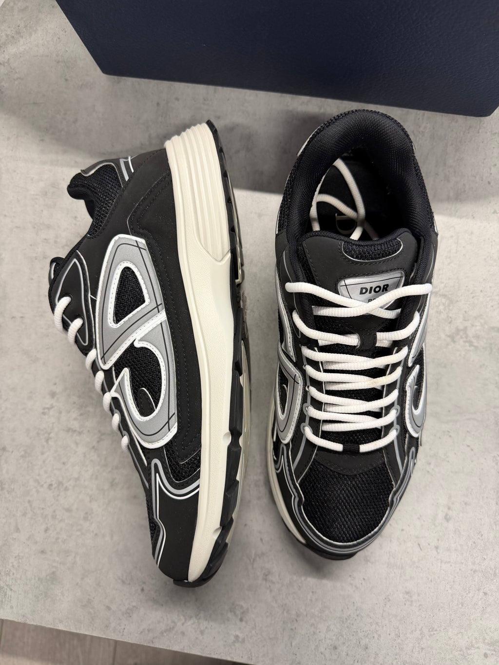 DIOR B30 - BLACK/WHITE - UK7