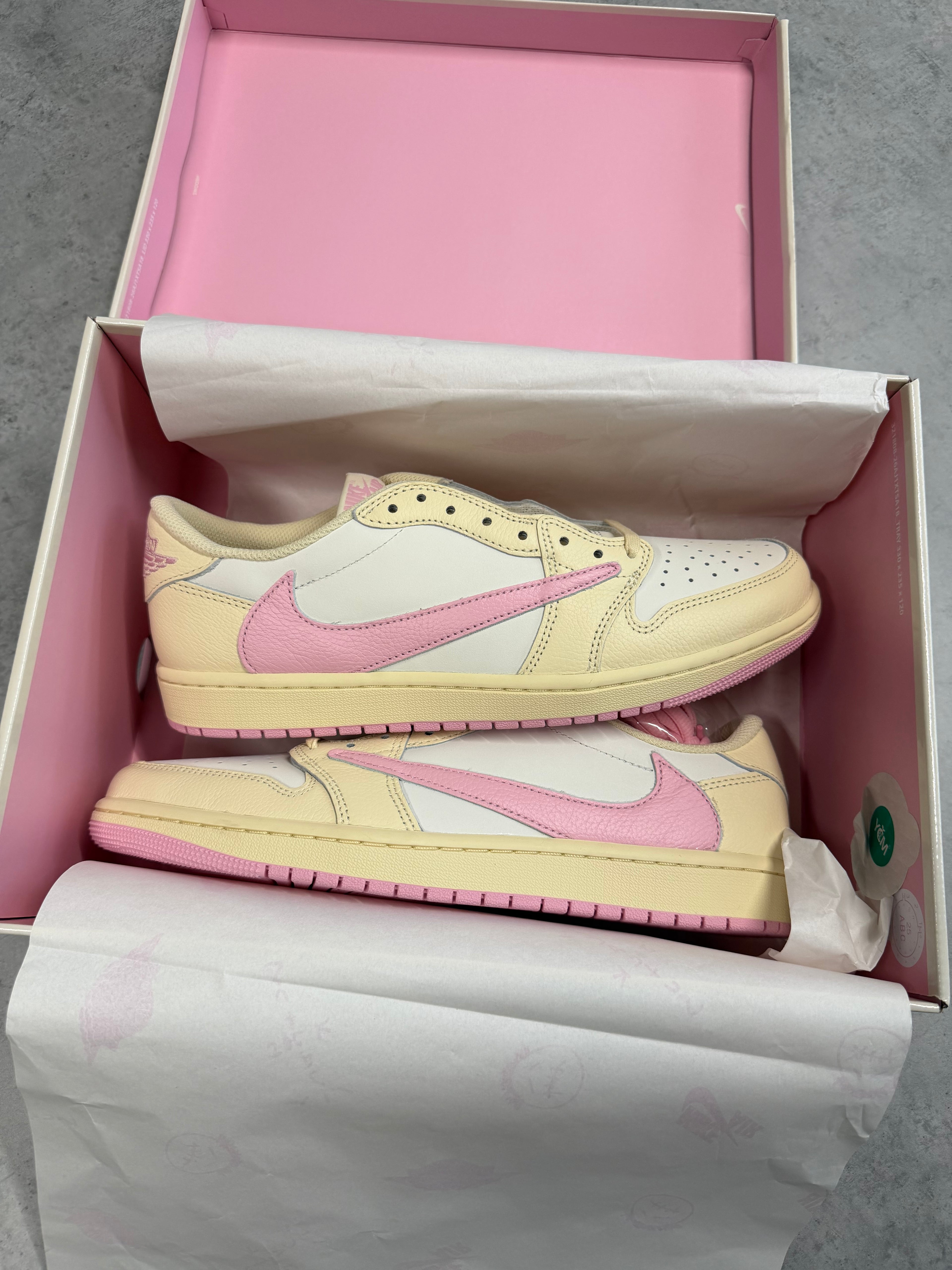 JORDAN 1 TRAVIS SCOTT - SHY PINK - UK9