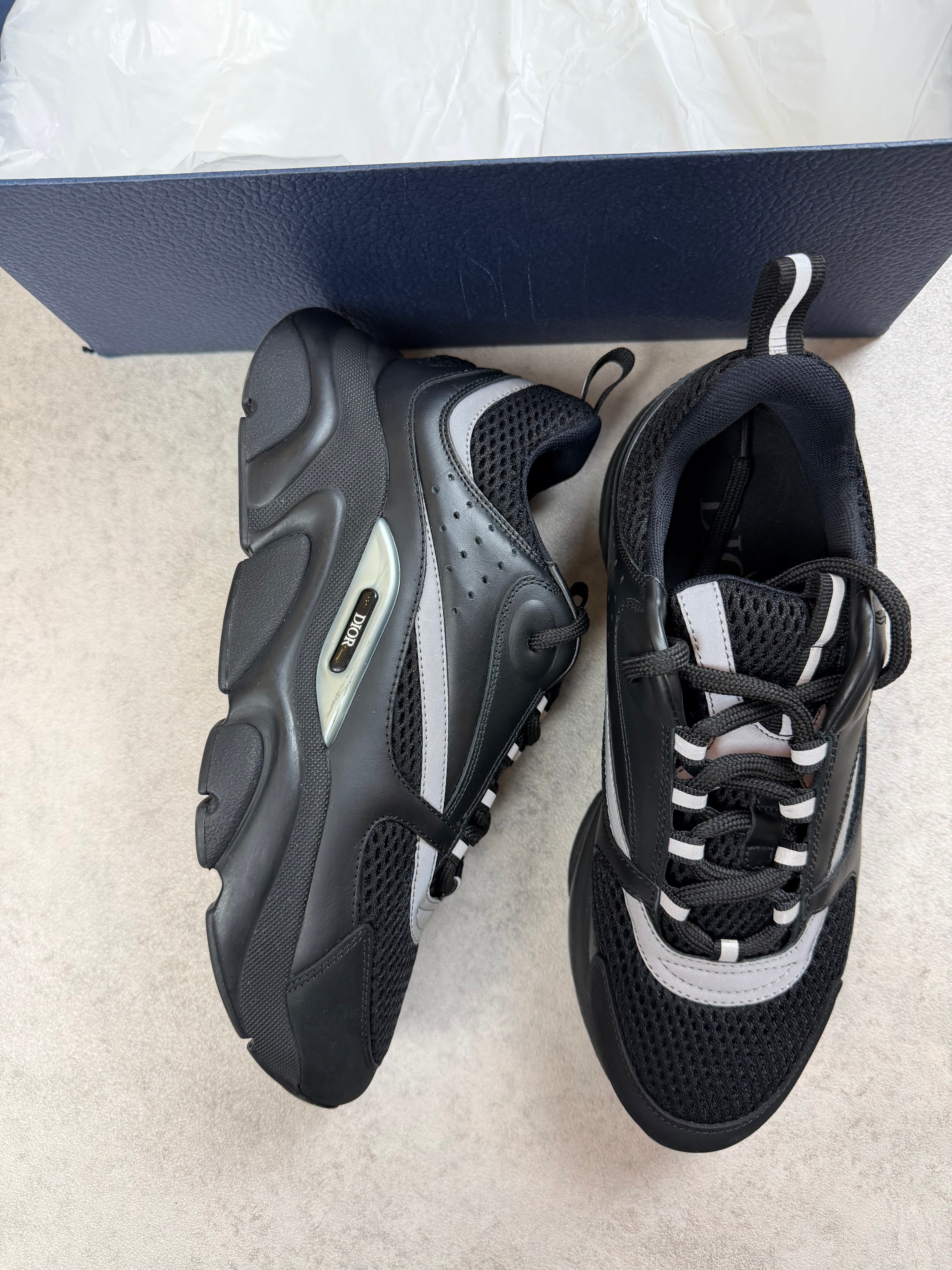 DIOR B22 - TRIPLE BLACK - UK6