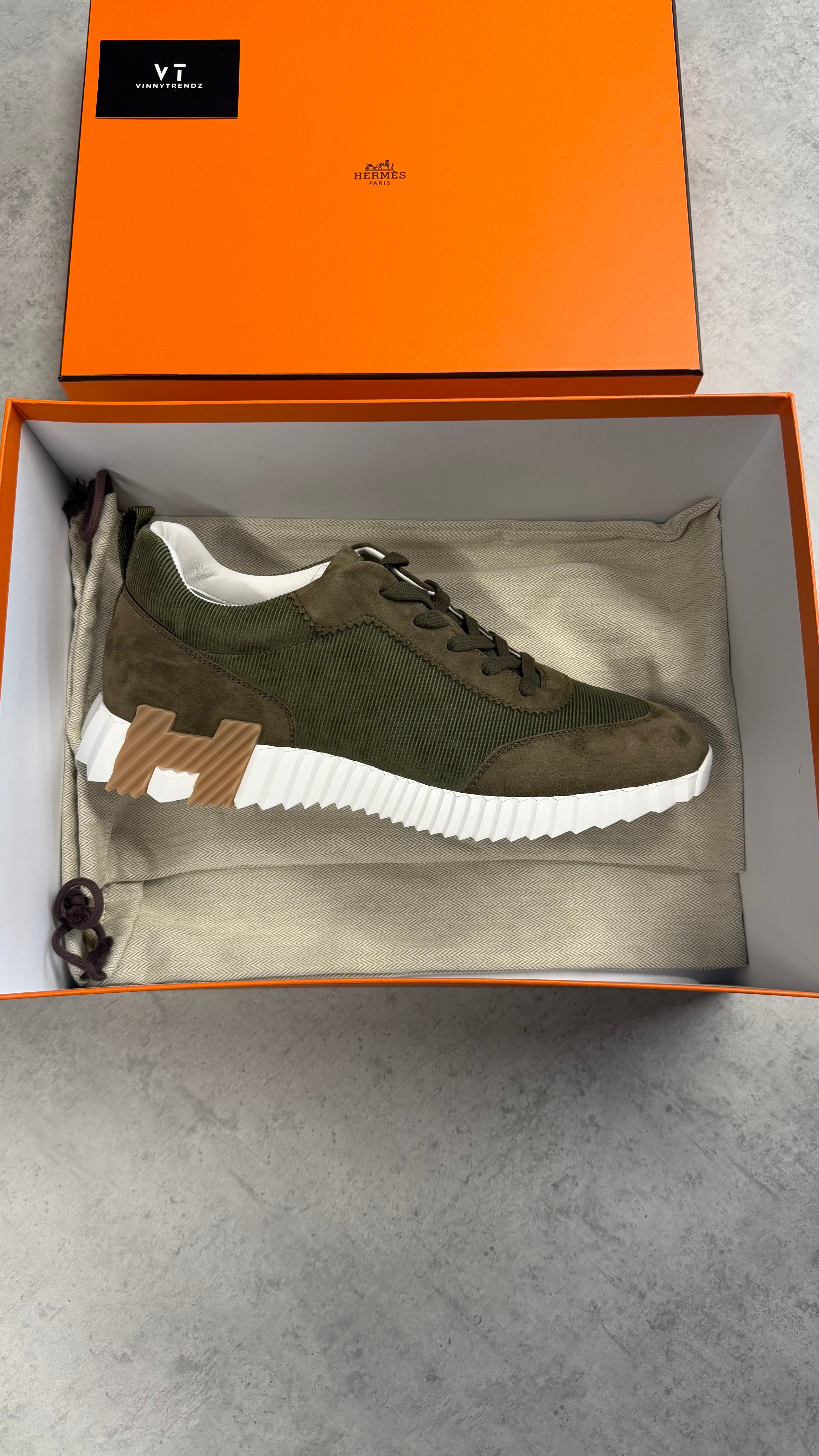 HERMES BOUNCING - BRAND NEW - UK10