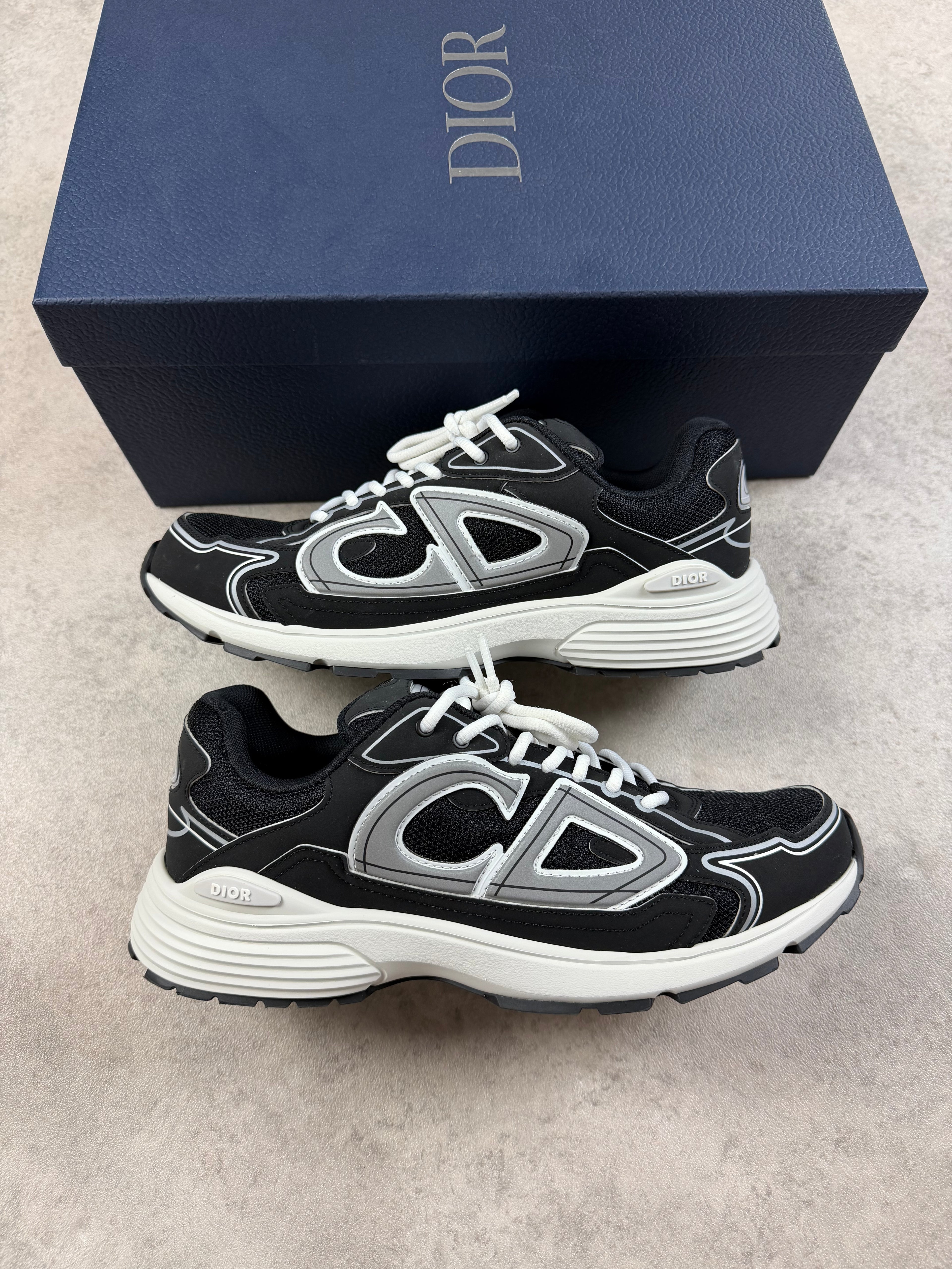 DIOR B30 - BLACK/WHITE - UK8.5
