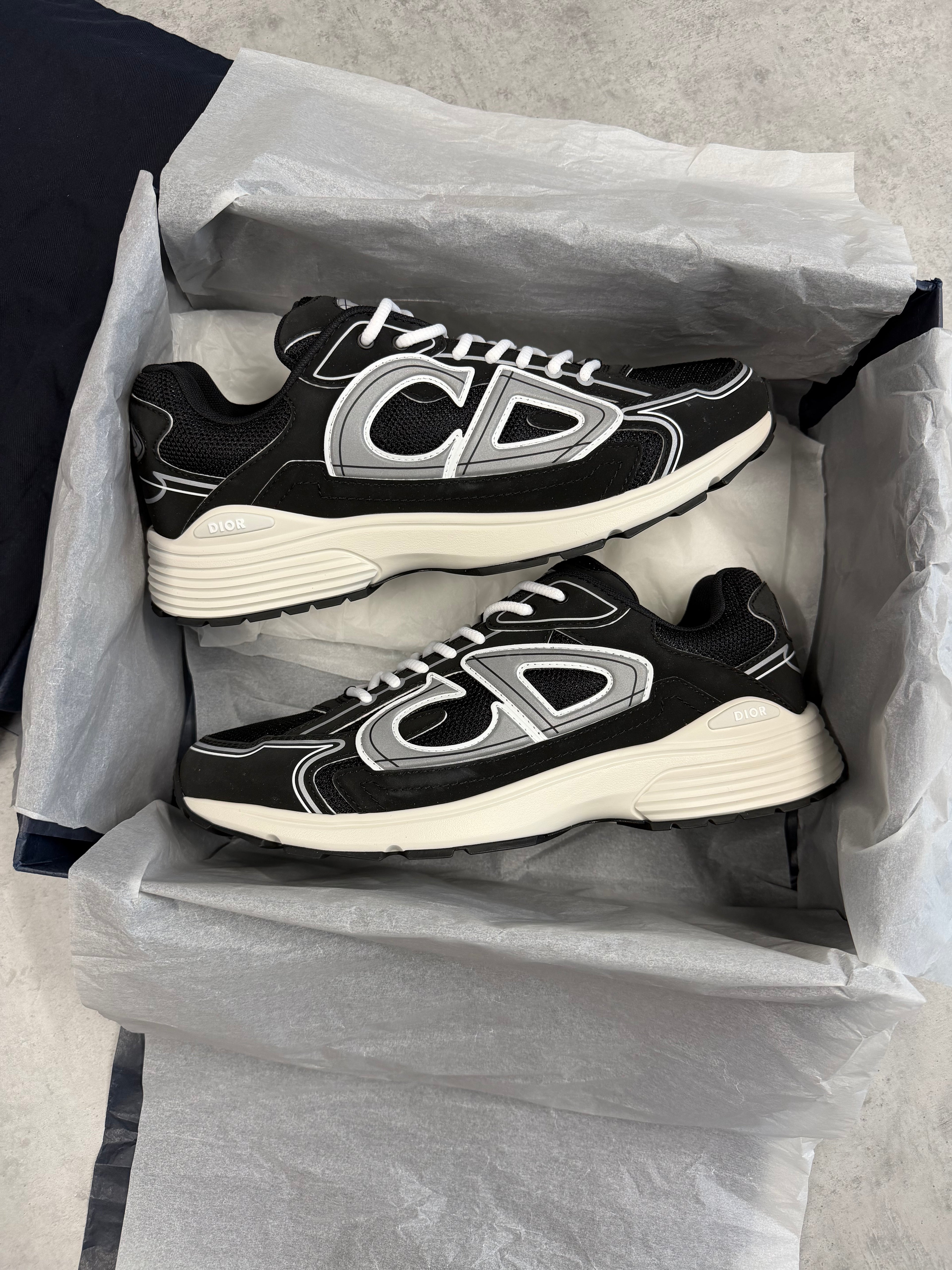 DIOR B30 - BLACK/WHITE - UK7