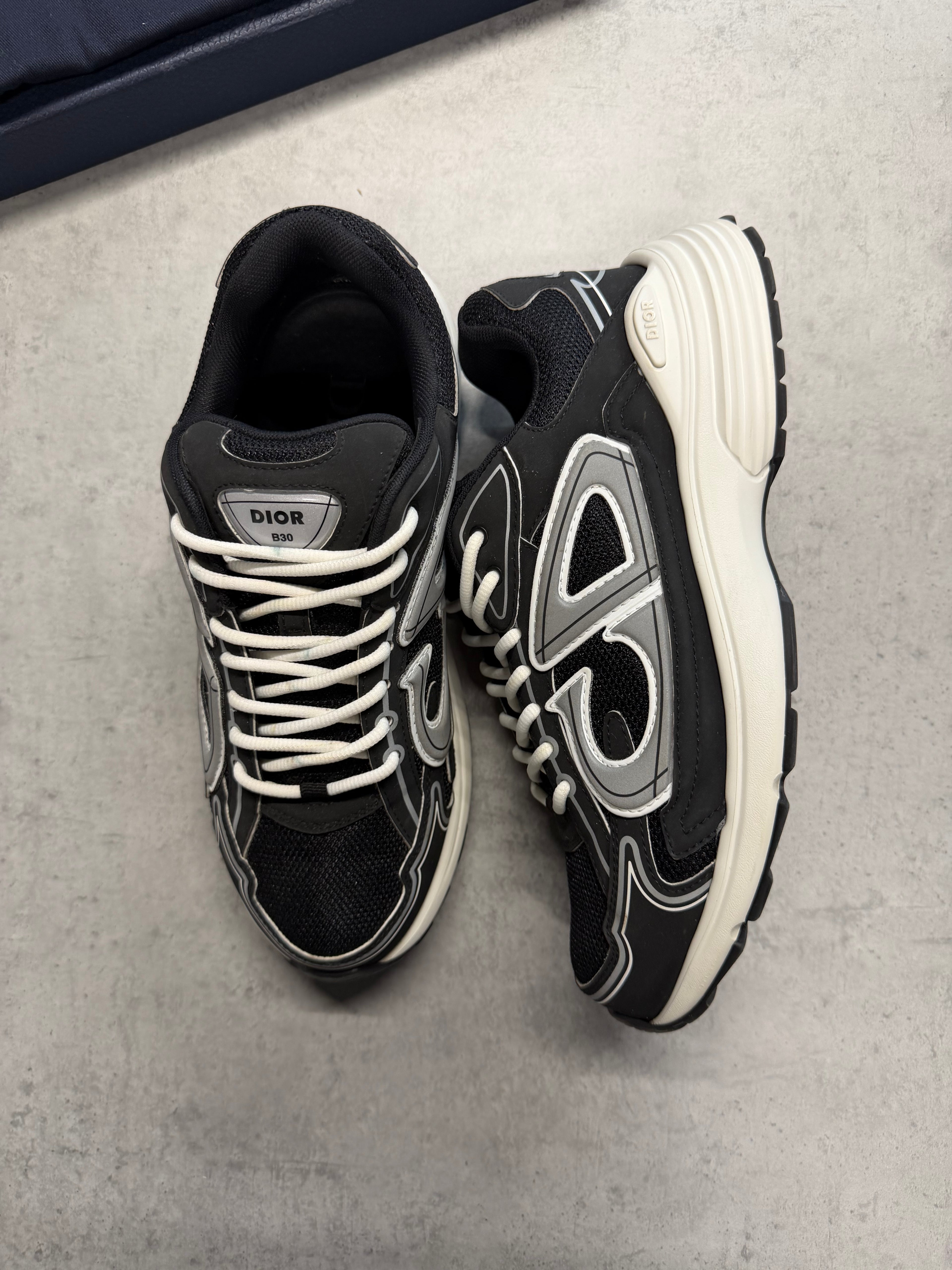 DIOR B30 - BLACK/WHITE - UK7