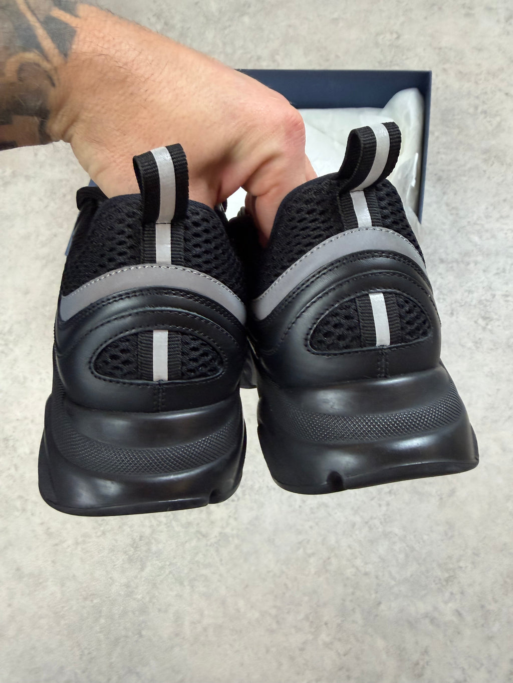 DIOR B22 - TRIPLE BLACK - UK6