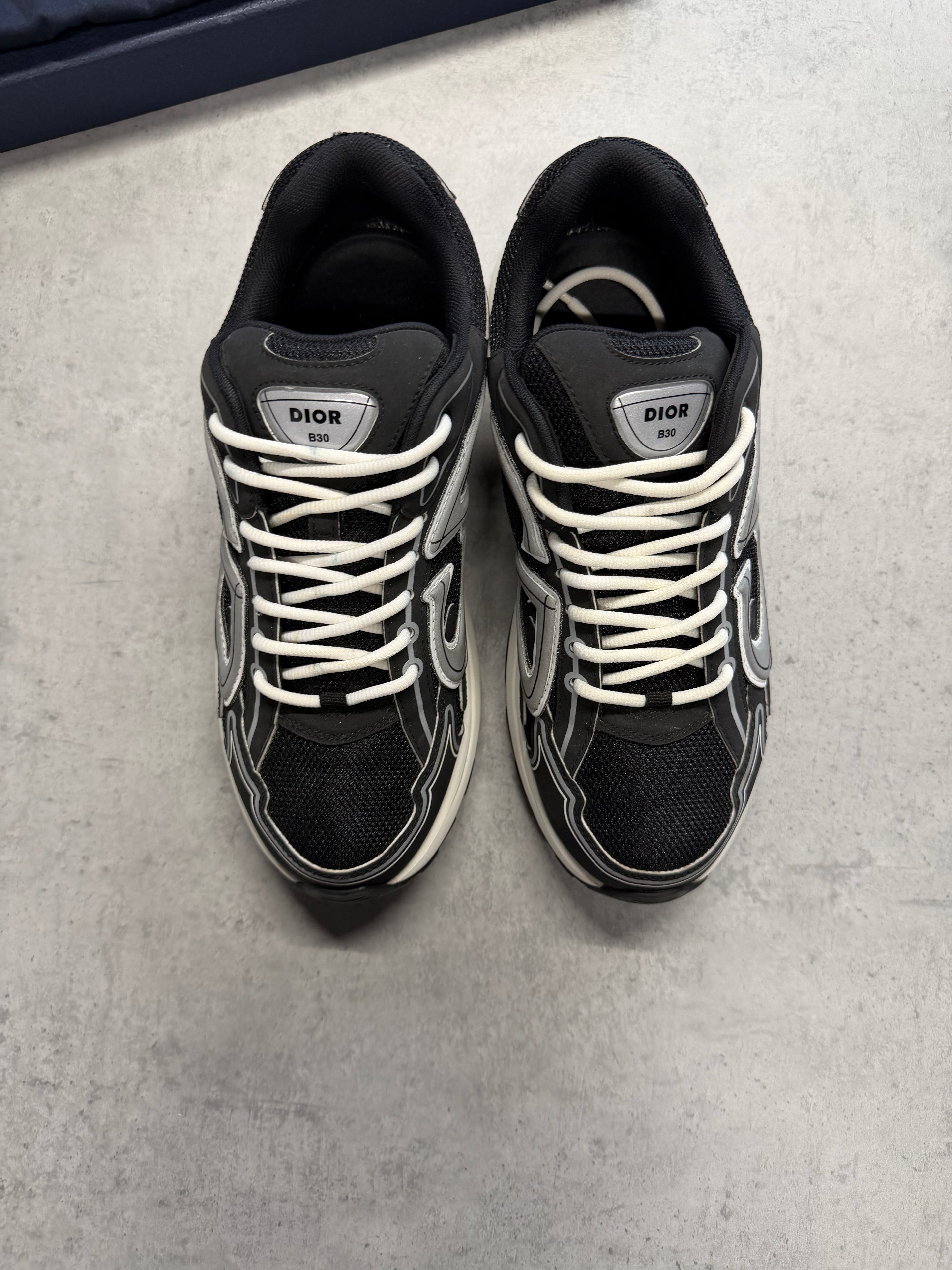 DIOR B30 - BLACK/WHITE - UK7