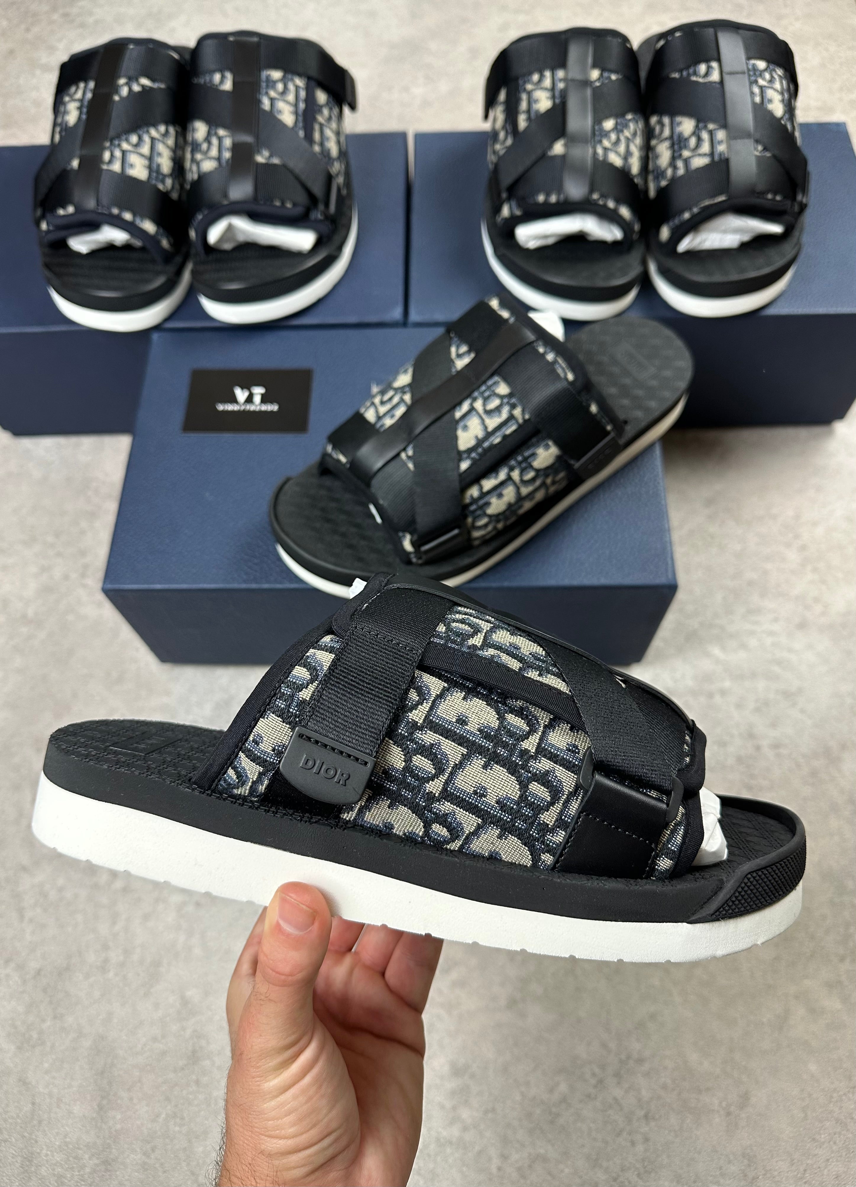 DIOR ALPHA SLIDES