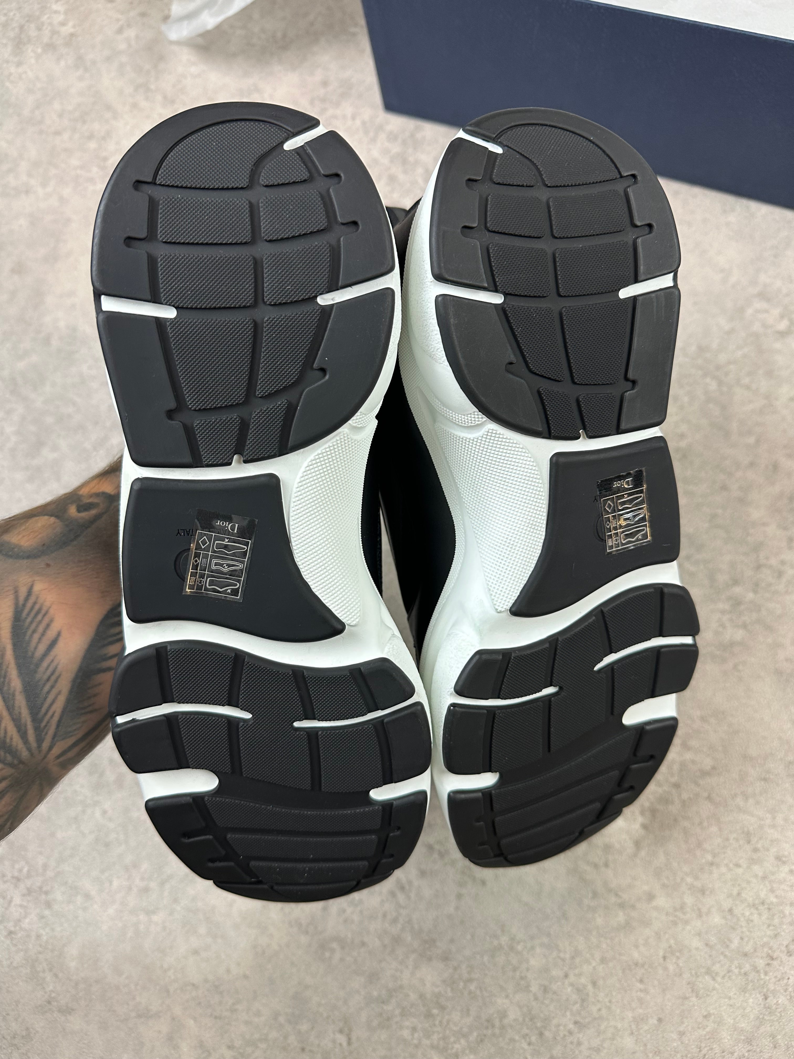 DIOR B22 BLACK/WHITE UK10