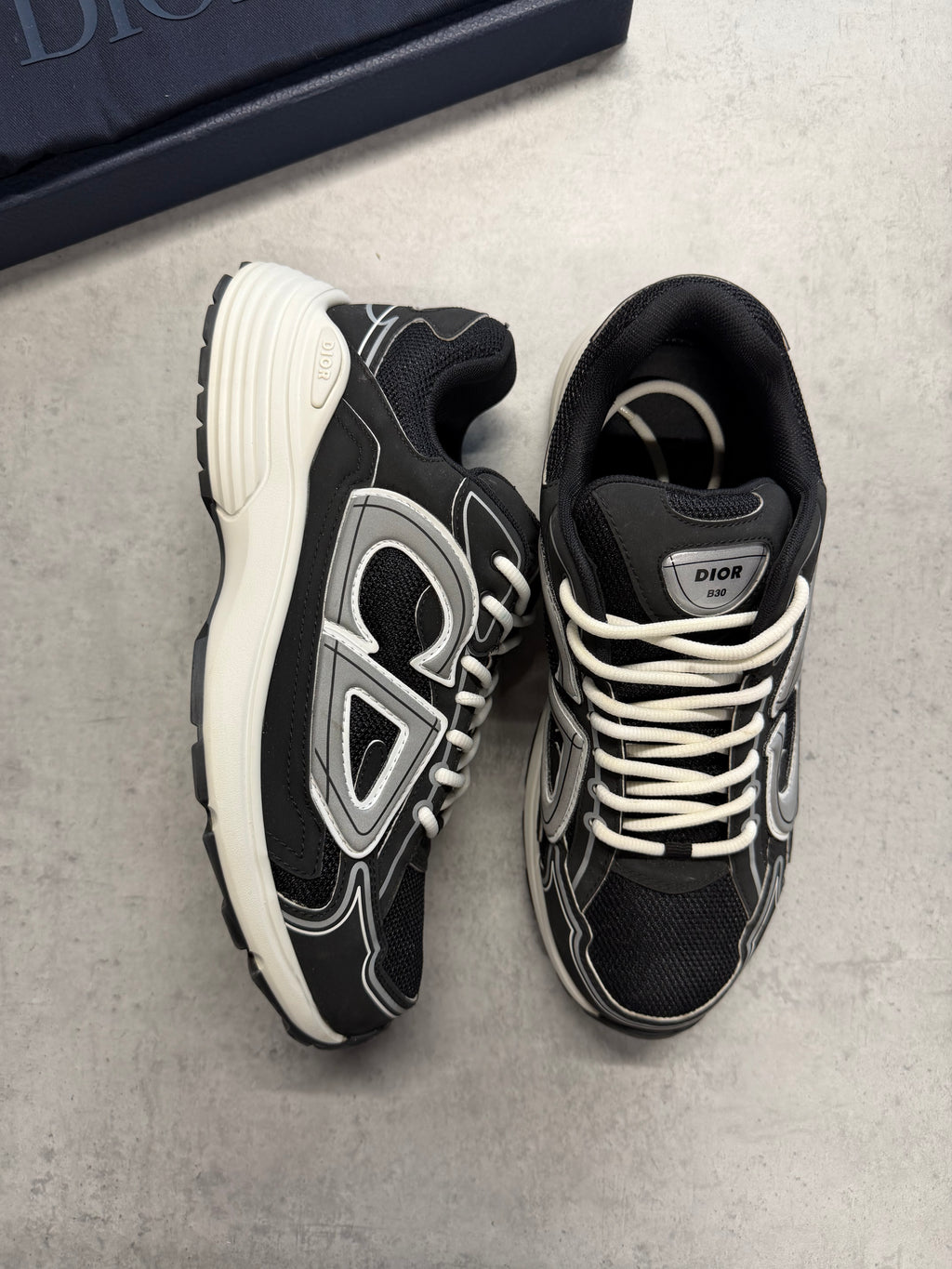DIOR B30 - BLACK/WHITE - UK7